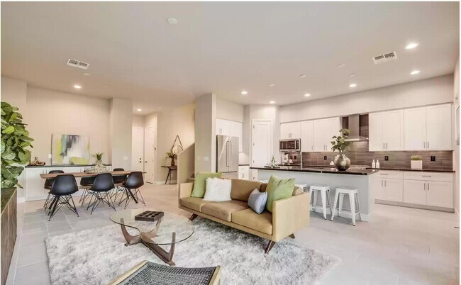 Building Photo - 1111 E Missouri Ave