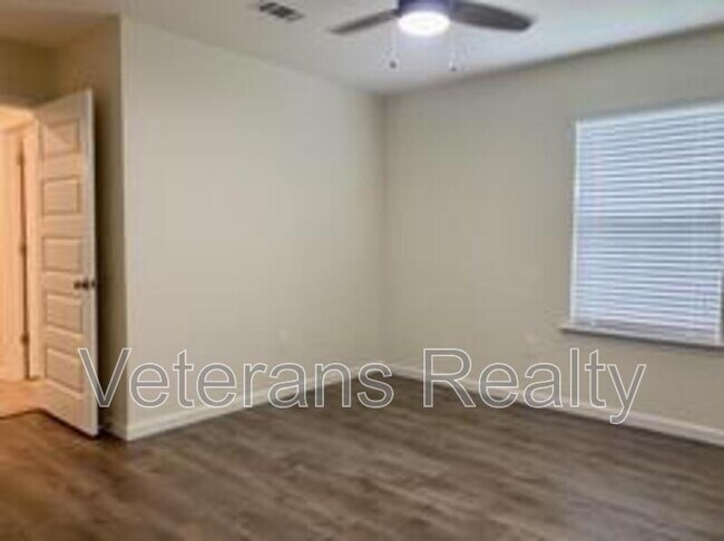 Building Photo - 8 Periwinkle Ln
