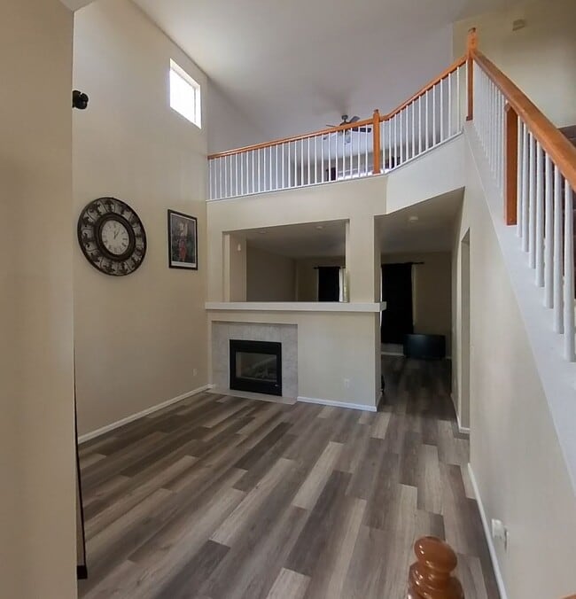 Building Photo - 3 bedroom 2.5 bath 2 car garage with A/C