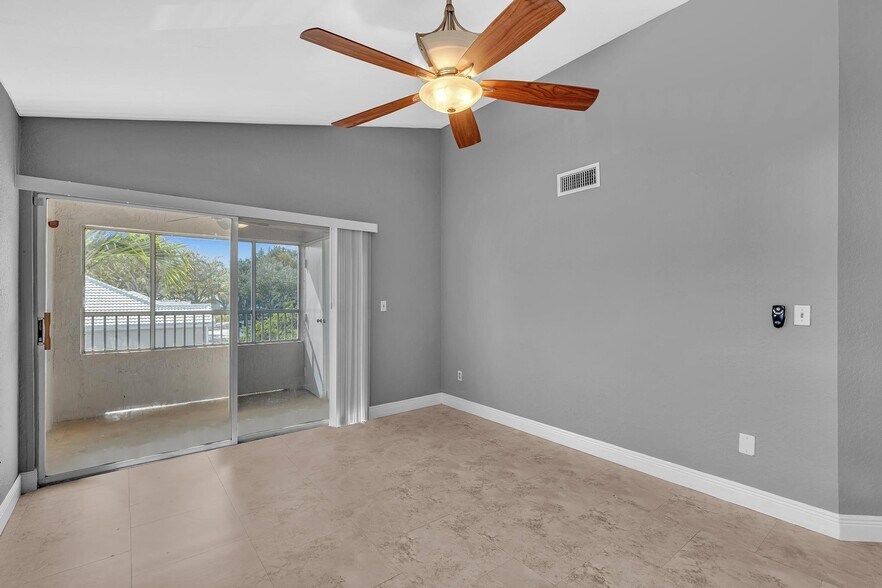 Building Photo - 2881 N Oakland Forest Dr