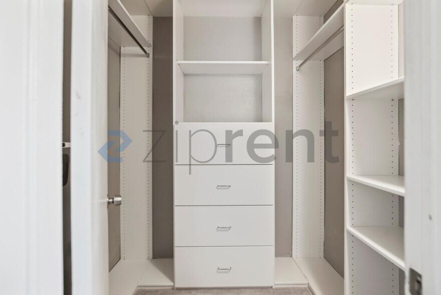 Building Photo - Unit 1104