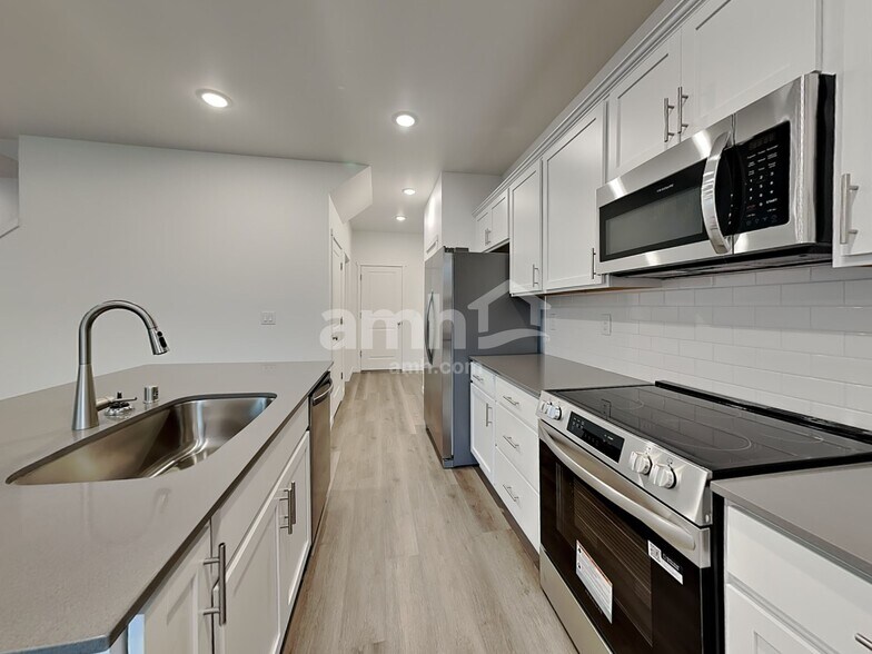 Building Photo - 5048 Washington St SE