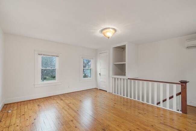 Building Photo - 918 Mercer St