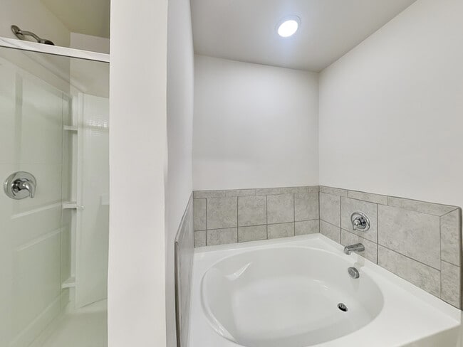 Building Photo - 2860 Saratoga Lake View