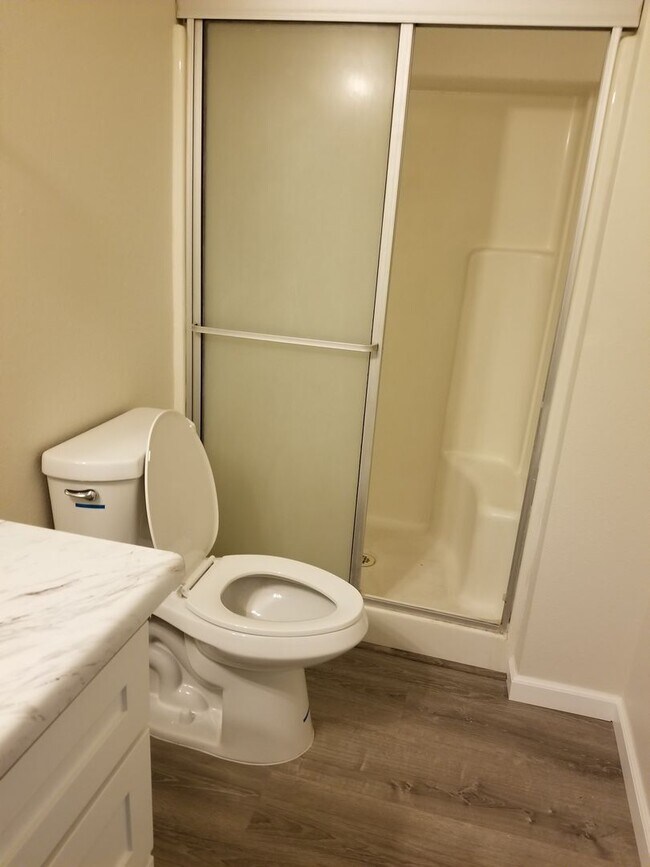 Building Photo - Centrally Located Condo in Nice Complex