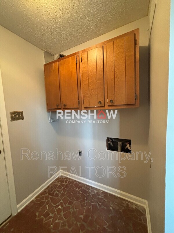 Building Photo - 3015 Laurencekirk Rd