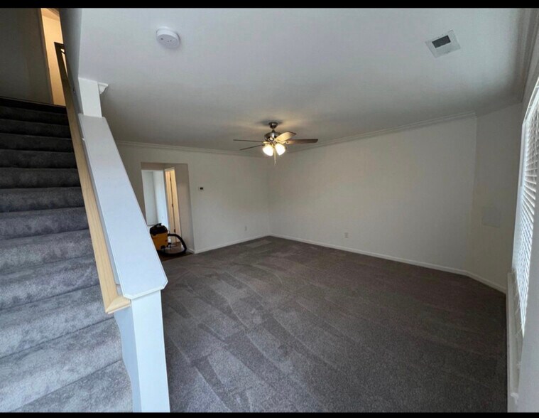 Building Photo - 823 Navajo Trail