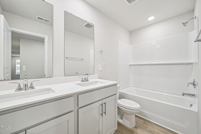 Building Photo - 721 Deschutes Dr