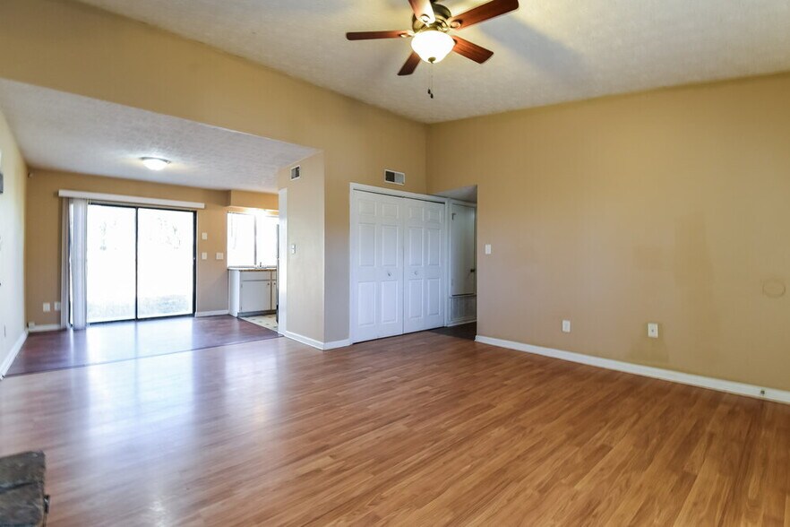 Building Photo - 113 Adrian Dr