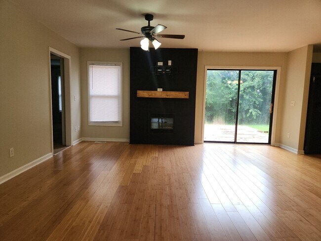 Building Photo - 3483 Arvin Dr