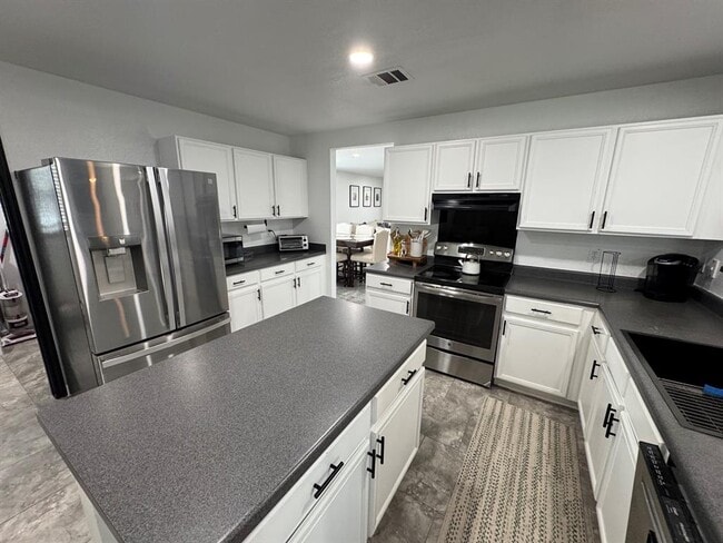 Building Photo - 191 Mistletoe Ln