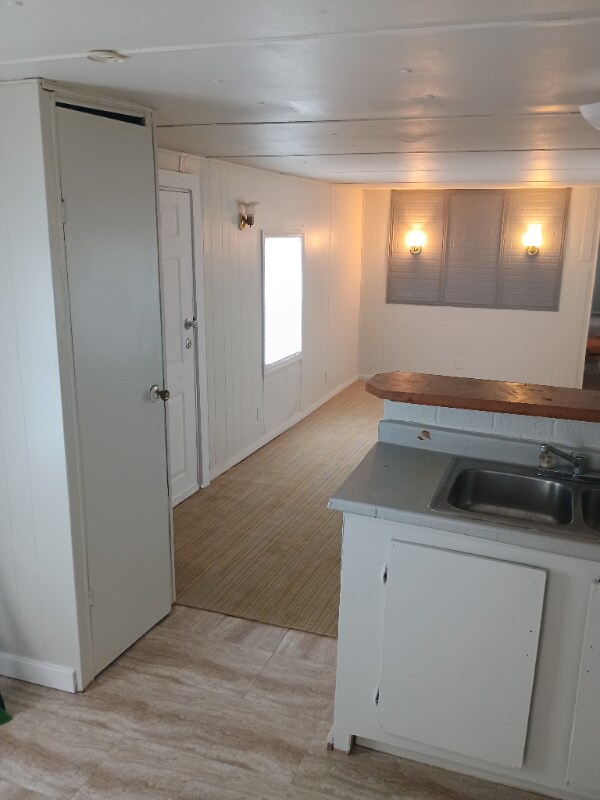 Building Photo - 129 SE Camelot Loop