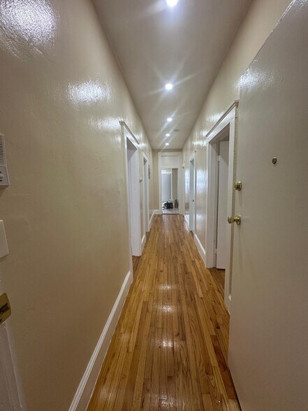 Building Photo - 94 Harrishof St