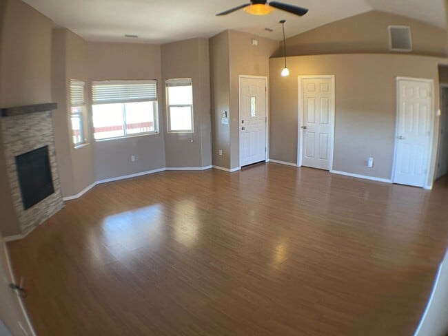 Building Photo - AVAILABLE MAY 6th | Spacious Single-Level Home in Desirable Doney Park