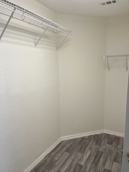 Building Photo - 551 Bridle Ridge