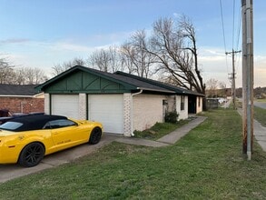 Building Photo - 2802 Grinnell Ave