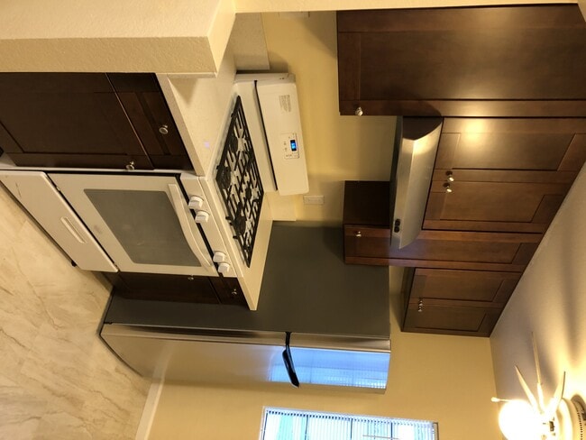 Kitchen - 10303 Azuaga St