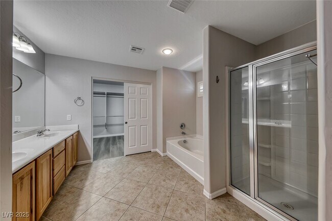 Building Photo - 259 Oakbrook Ridge Ave