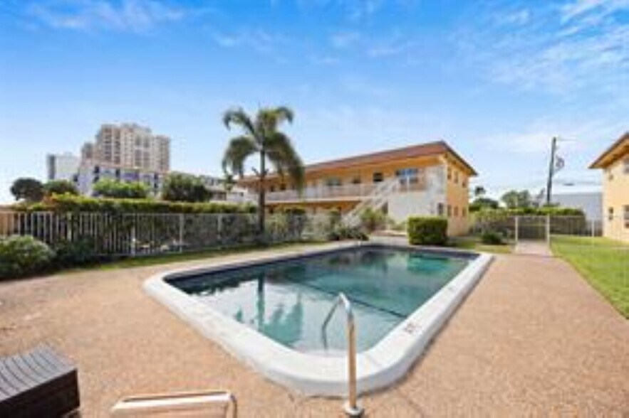 Building Photo - 2131 N Ocean Blvd