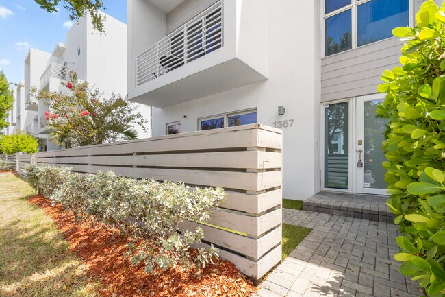 Building Photo - 1367 N Ocean Blvd