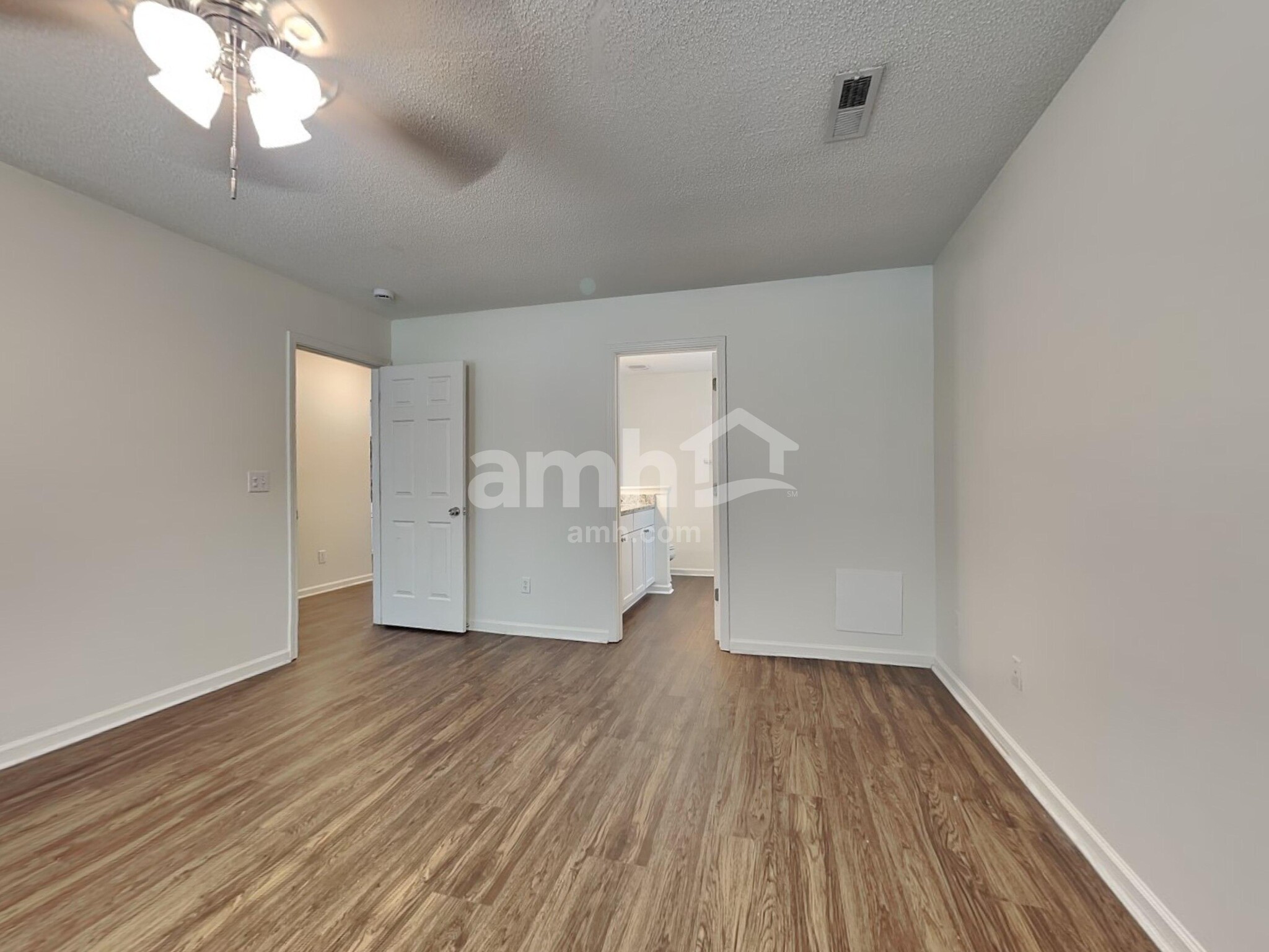 Building Photo - 5057 Thornton Dr