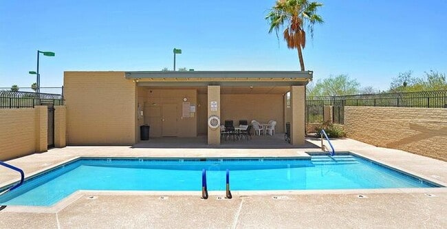 Building Photo - Beautifully Updated 3 Bedroom Townhome nea...