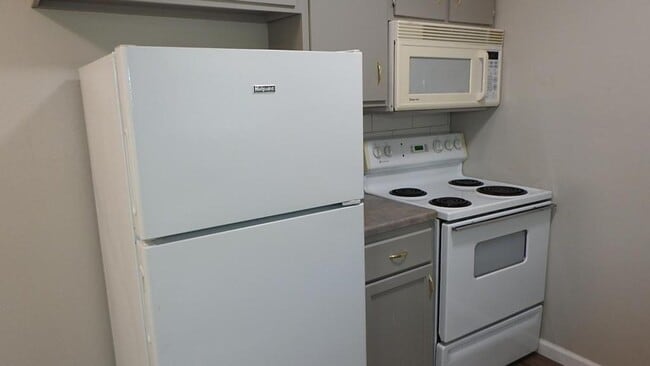 Building Photo - 408 NE Westwind Dr