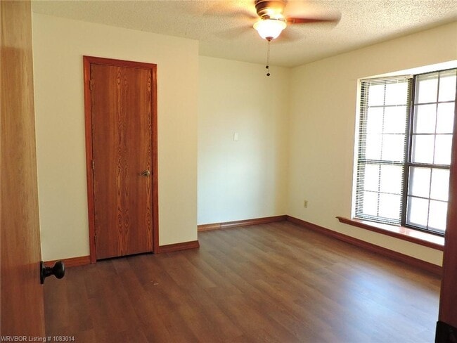 Building Photo - 8617 Meadow Dr
