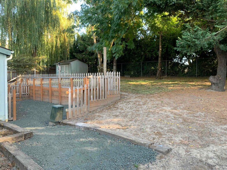 Building Photo - 1341 Rhoda Ln