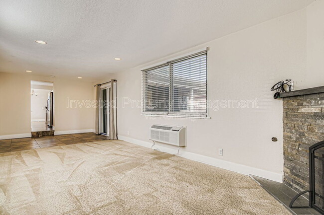 Building Photo - 2400 Pontiac St