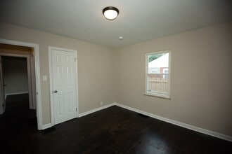 Building Photo - 2 Bed 1 Bath Home located in Warren Township