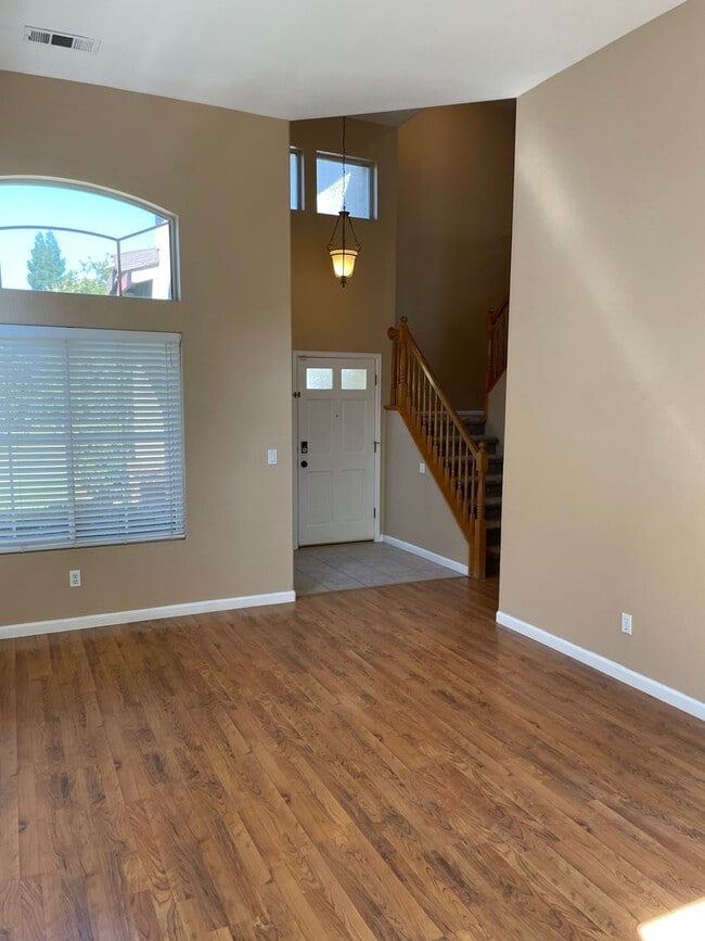 Building Photo - Beautiful Rocklin 4 Bedroom Home with 3 Ca...