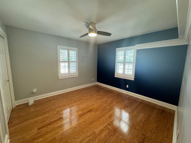 Building Photo - Gulf Breeze Proper - 5 bedroom, 3.5 bathro...