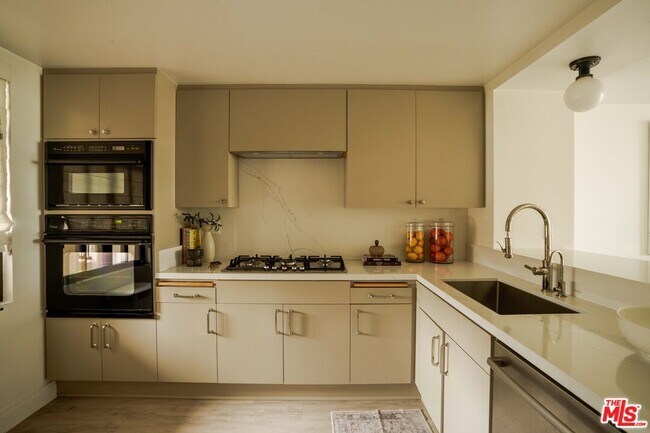 Building Photo - 11847 Gorham Ave