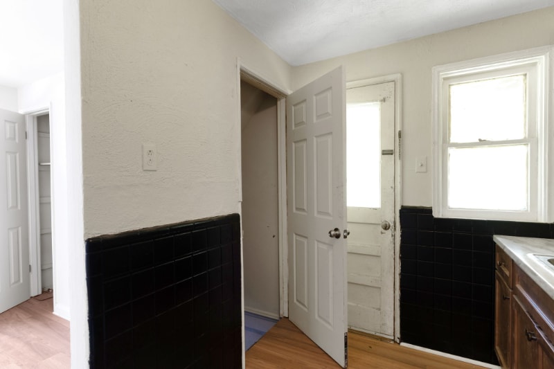 Building Photo - 8135 Bloom Dr
