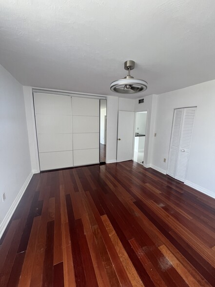 Building Photo - 7800 Carlyle Ave