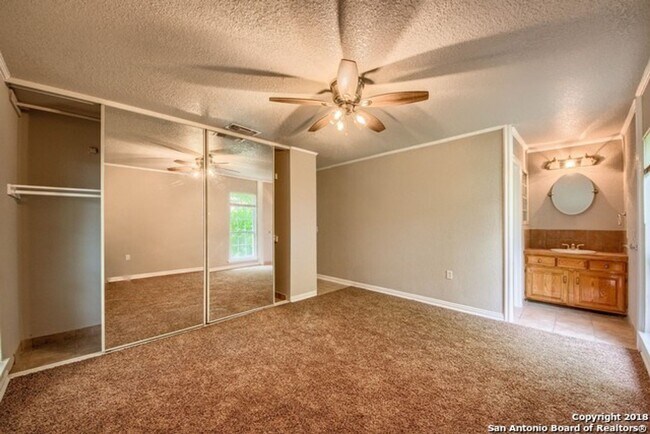 Building Photo - NE San Antonio 3 bedroom home in establish...