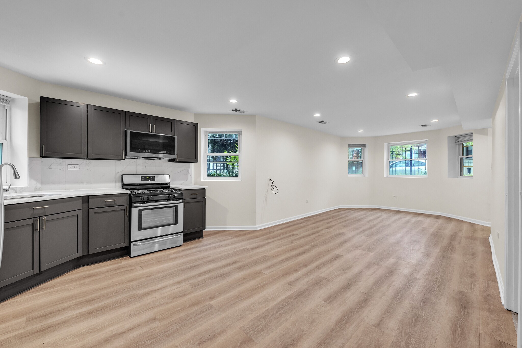 Building Photo - 1429 N Avers Ave