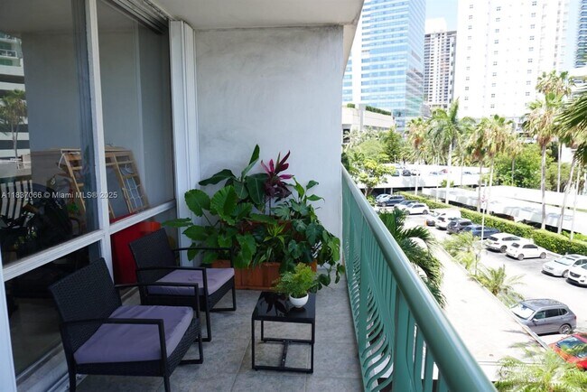 Building Photo - 1408 Brickell Bay Dr