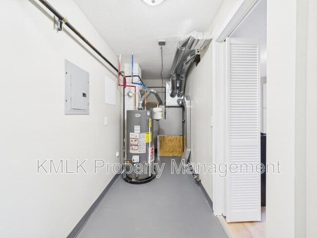 Building Photo - 9042 Maple Grove Rd