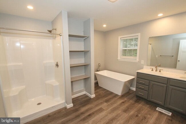 Building Photo - 8 Conover Ln