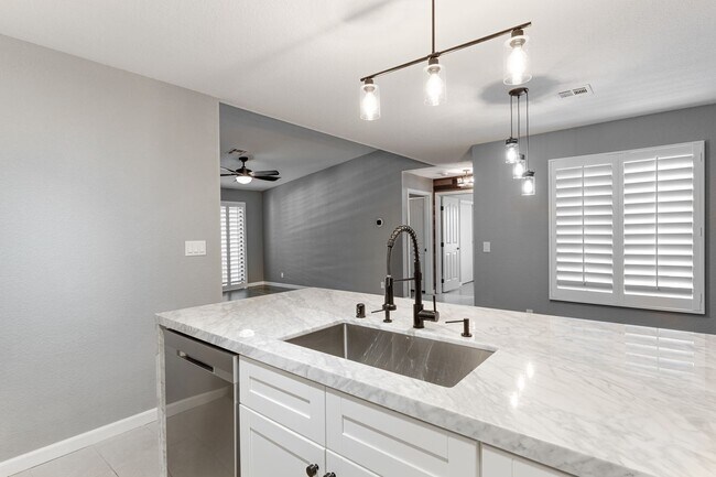 Building Photo - Remodeled 3-Bedroom Condo with Fireplace 8...
