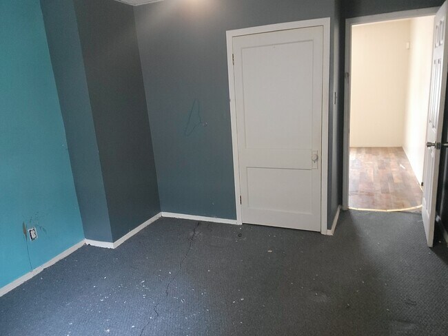 Building Photo - 1657 Pointview Ave