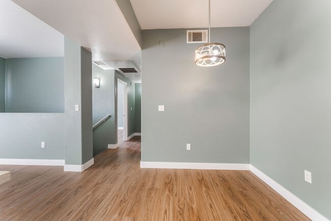 Building Photo - Stylish Condo with Modern Upgrades!