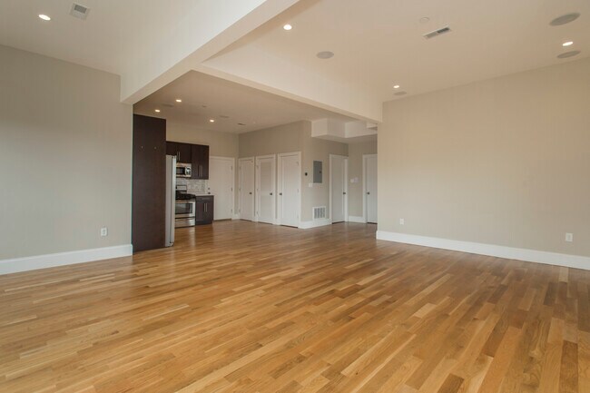 Building Photo - 261 W 2nd St