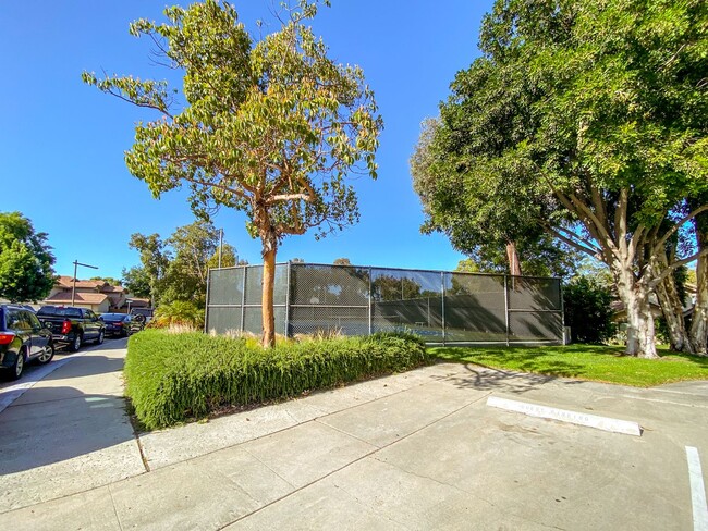 Building Photo - Two-Story 3 Bed, 3 Bath with Bonus Room in...