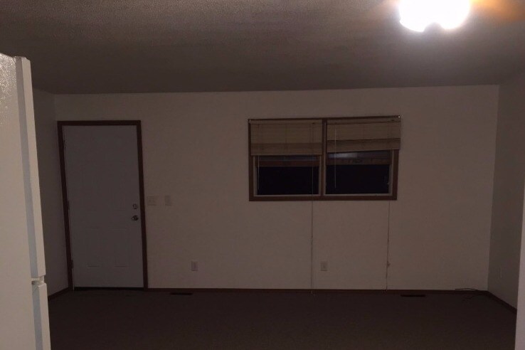Living room - 111 W Main St