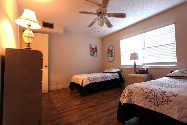 Building Photo - 3201 Portofino Point