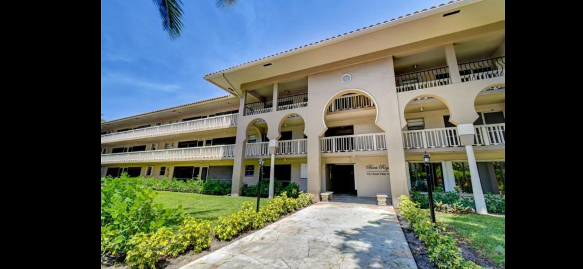 Building Photo - 100 Royal Palm Way