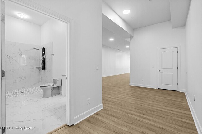 Building Photo - 540 S 4th St